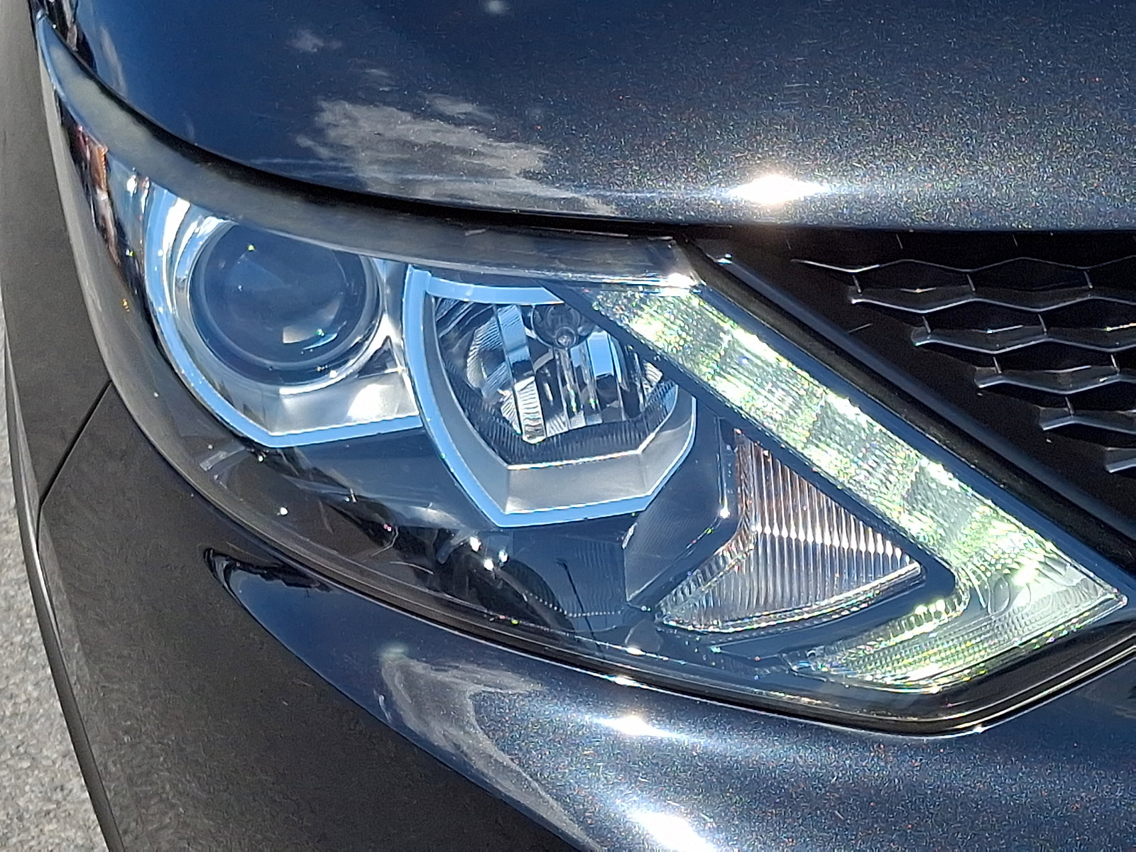 Used 2018 Nissan Rogue Sport S w/ S Appearance Package FWD image 9