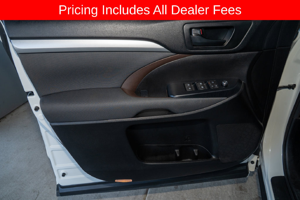 Used 2017 Toyota Highlander LE FWD image 11