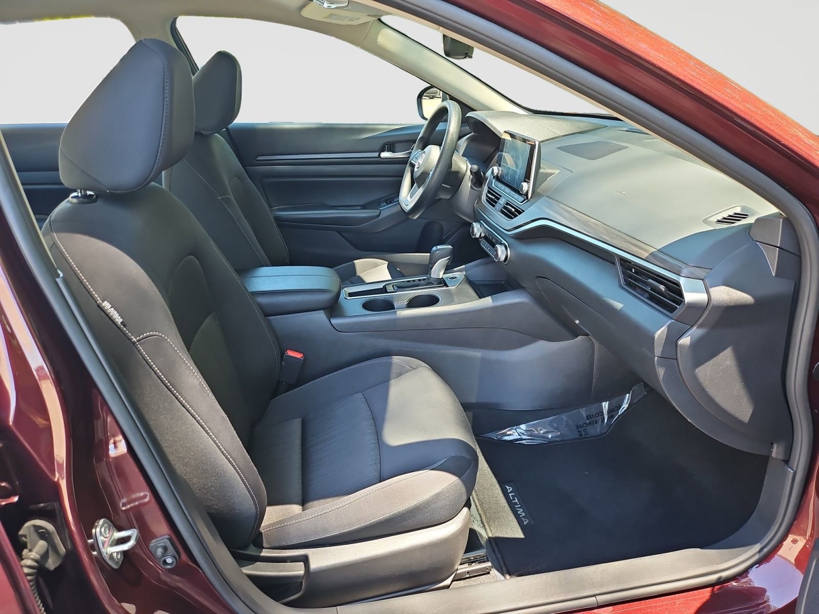 Used 2025 Nissan Altima 2.5 SV FWD image 11