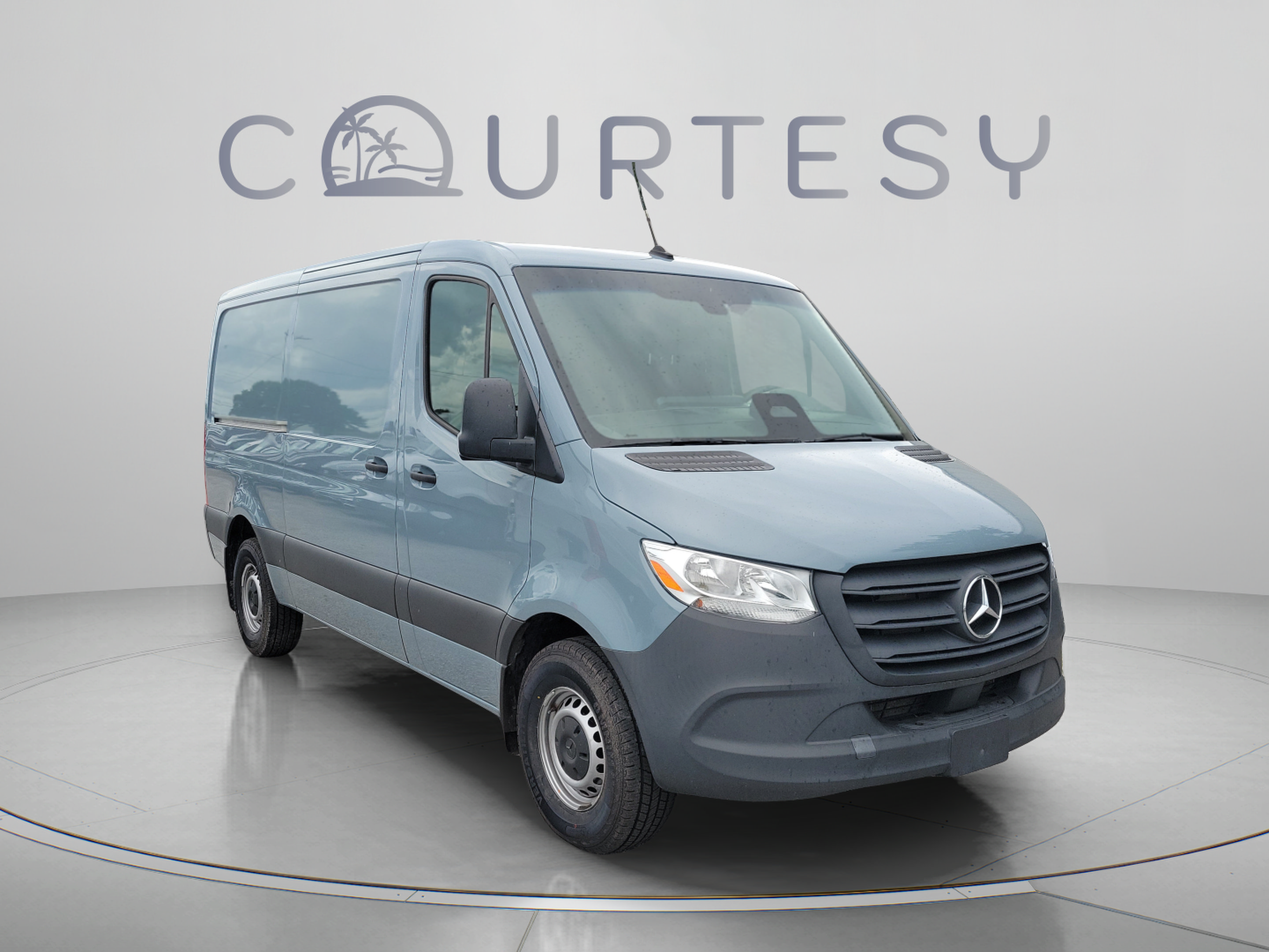 Used 2025 Mercedes-Benz Sprinter 2500 image 4