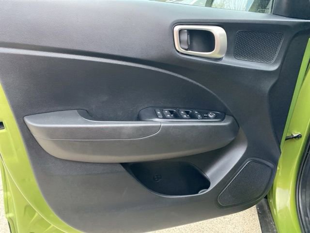 Used 2020 Hyundai Venue SE image 18