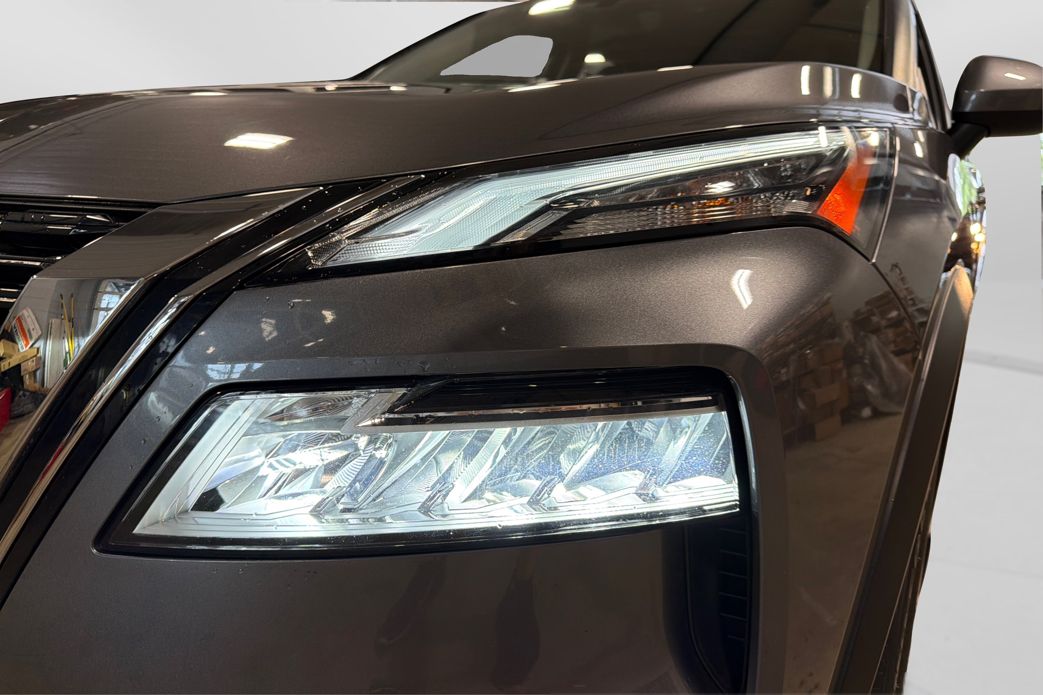 Used 2023 Nissan Rogue SV AWD/4WD image 13