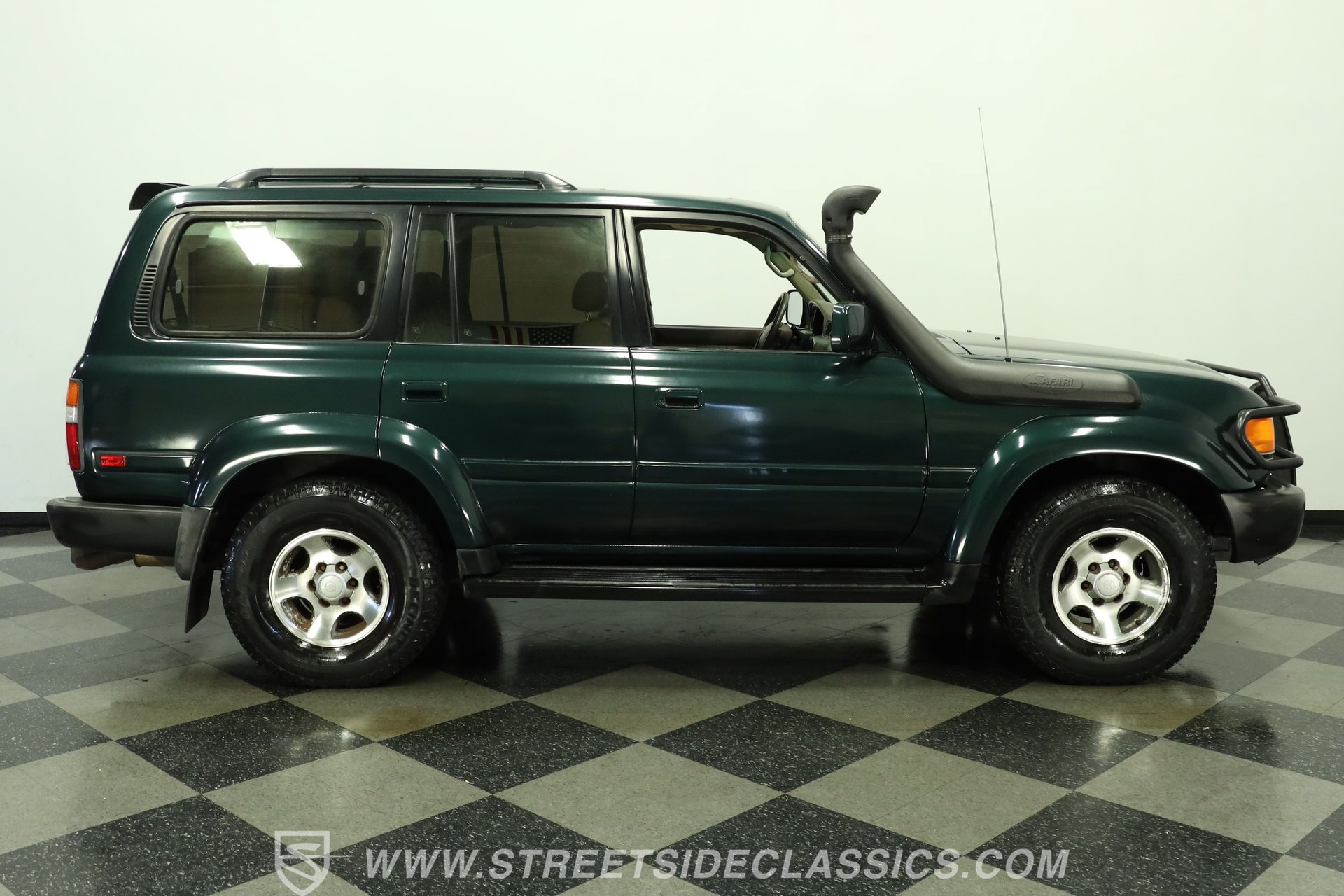 Used 1997 Toyota Land Cruiser w/ Collector's Edition Pkg AWD/4WD image 13