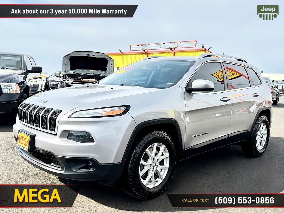 Used 2017 Jeep Cherokee Latitude AWD/4WD image 2
