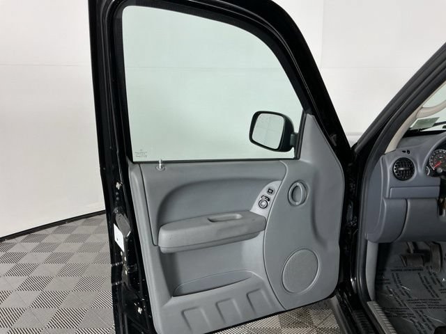 Used 2005 Jeep Liberty Sport AWD/4WD image 11