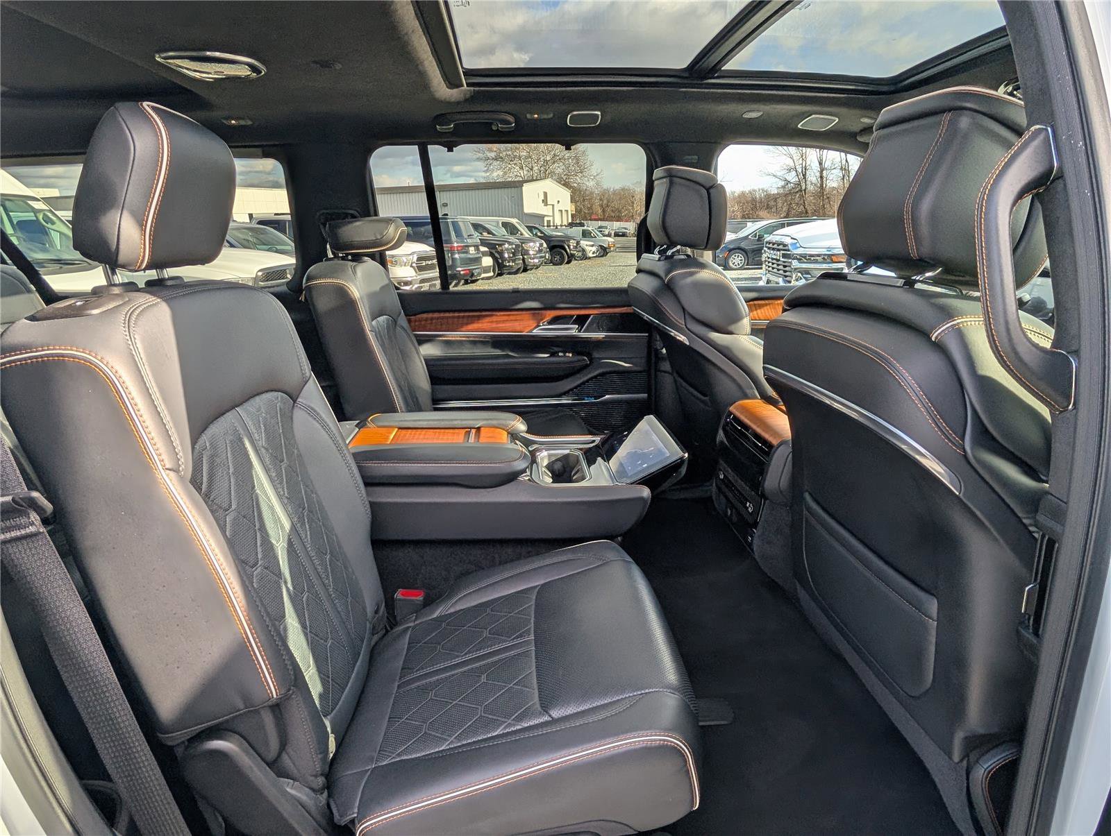 Used 2024 Jeep Grand Wagoneer L Series III image 12