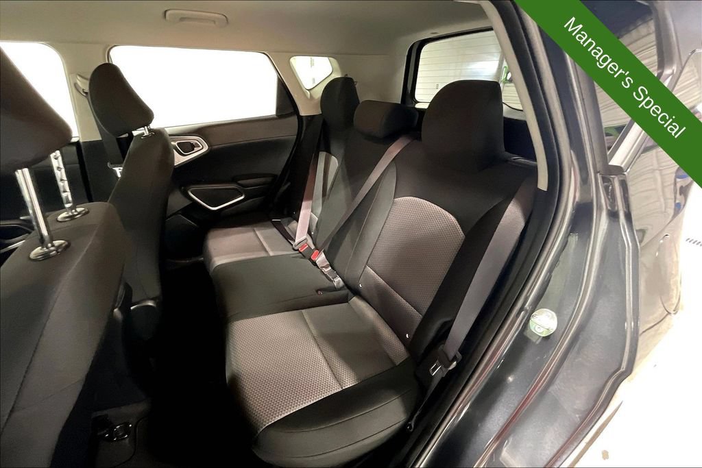 Used 2025 Kia Soul LX w/ LX Technology Package FWD image 31