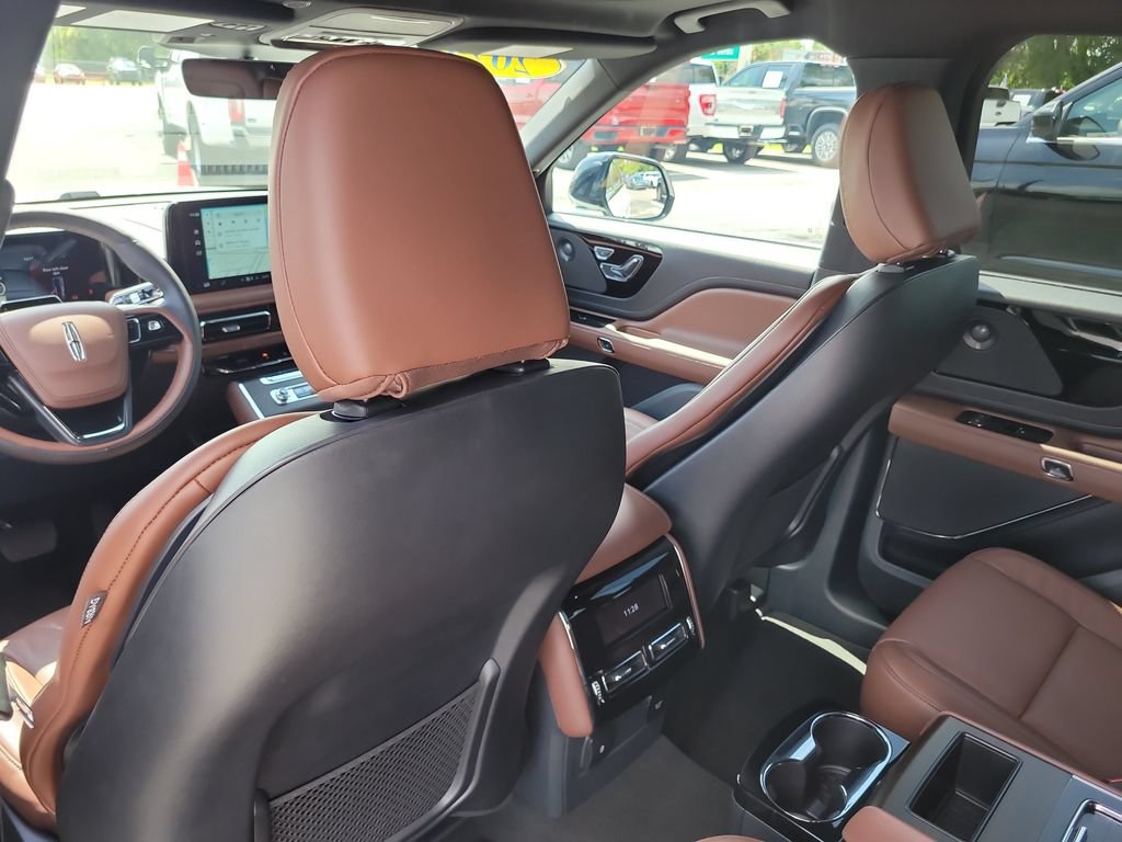Used 2025 Lincoln Aviator Reserve w/ Jet Appearance Package RWD image 11