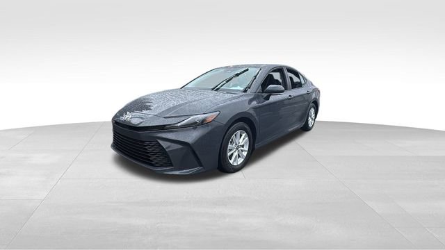 Used 2025 Toyota Camry LE image 2