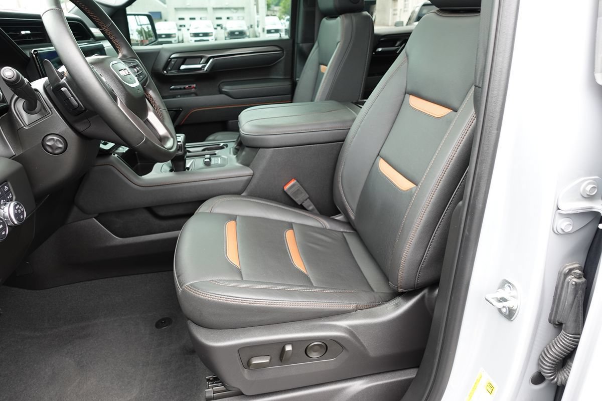 Used 2025 GMC Sierra 1500 AT4 w/ Technology Package AWD/4WD image 23