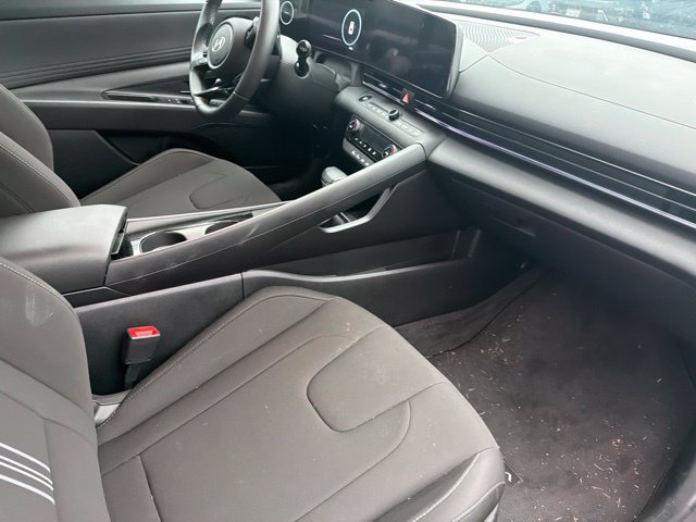 Certified 2025 Hyundai Elantra SEL FWD image 13