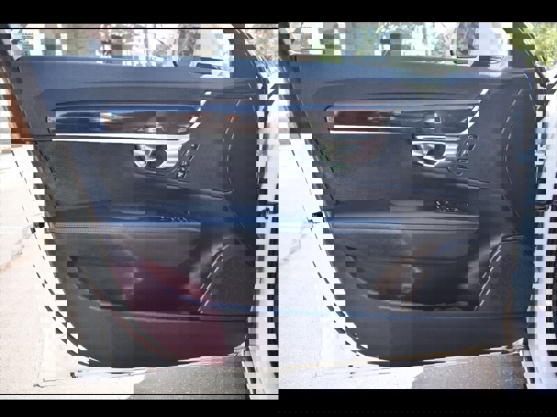 Used 2017 Volvo S90 T5 Momentum w/ Vision Package image 18