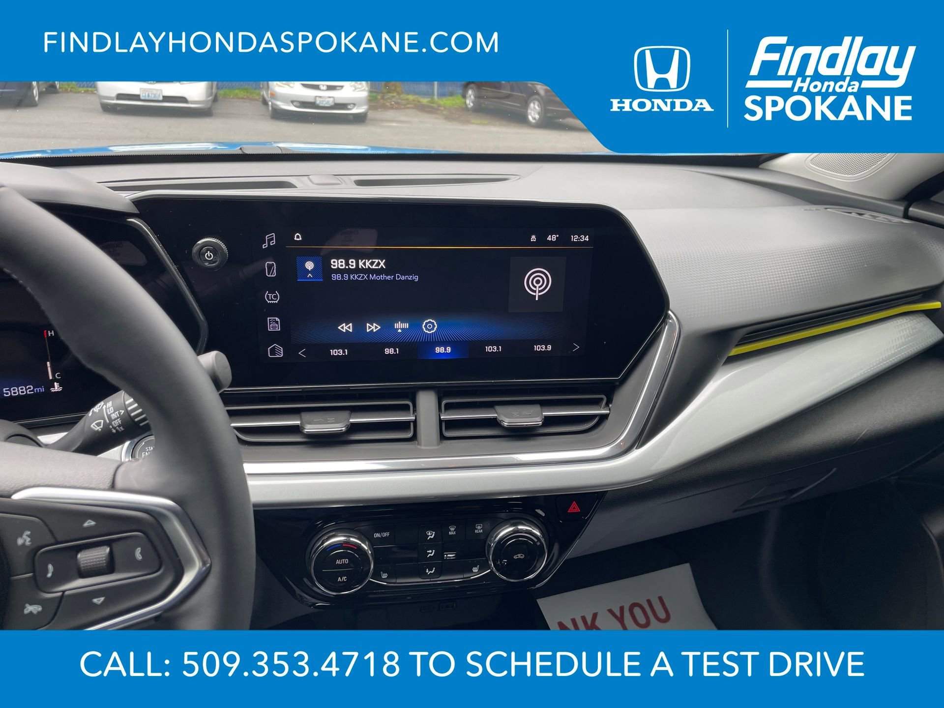 Used 2025 Chevrolet Trax LT w/ LT Convenience Package image 11