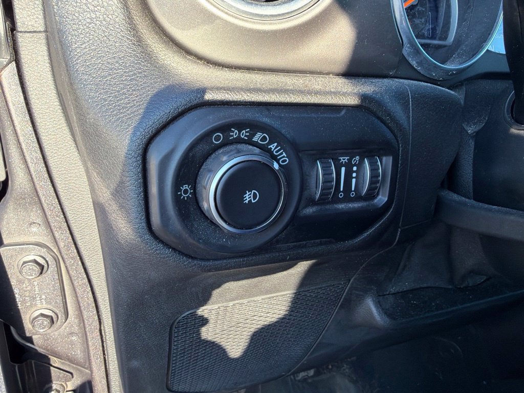 Used 2018 Jeep Wrangler Unlimited Sahara AWD/4WD image 23