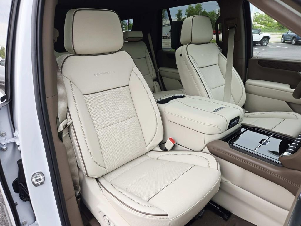 New 2026 GMC Yukon Denali w/ Denali Reserve Package AWD/4WD image 19