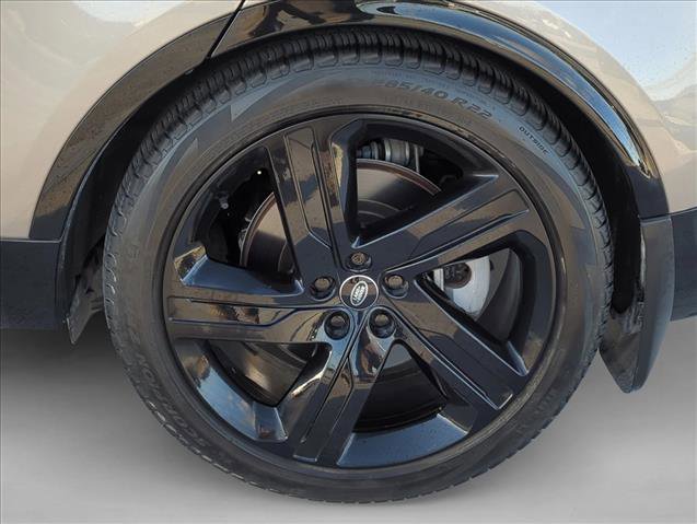 Used 2024 Land Rover Discovery Dynamic SE image 6