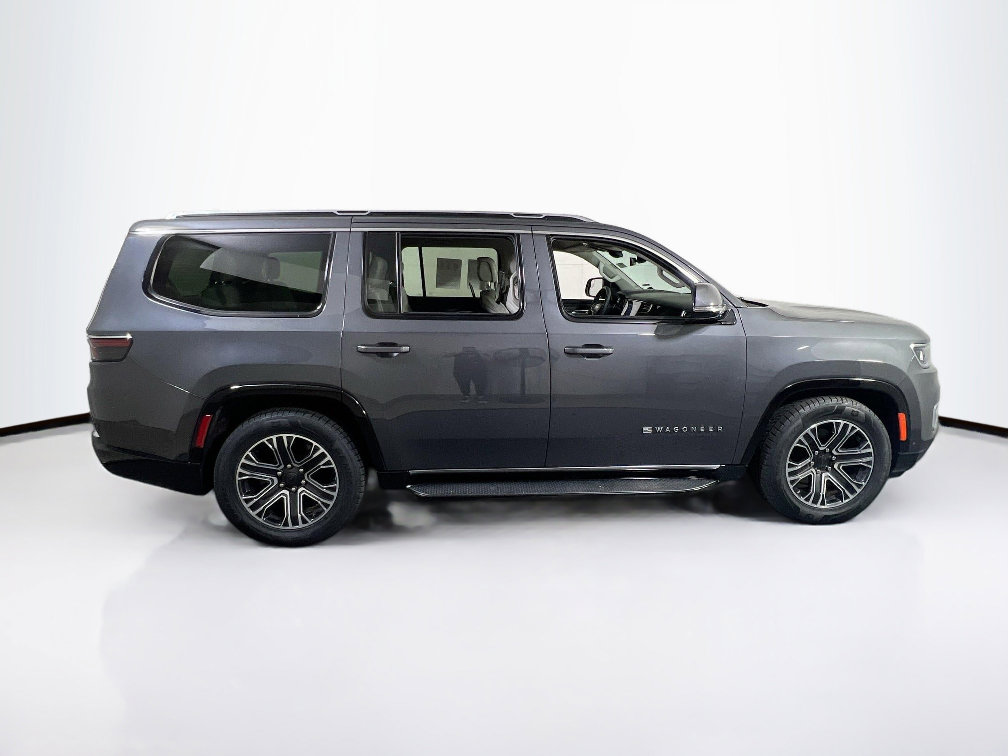 Used 2022 Jeep Wagoneer Series III w/ Rear Seat Video Group 1 image 4