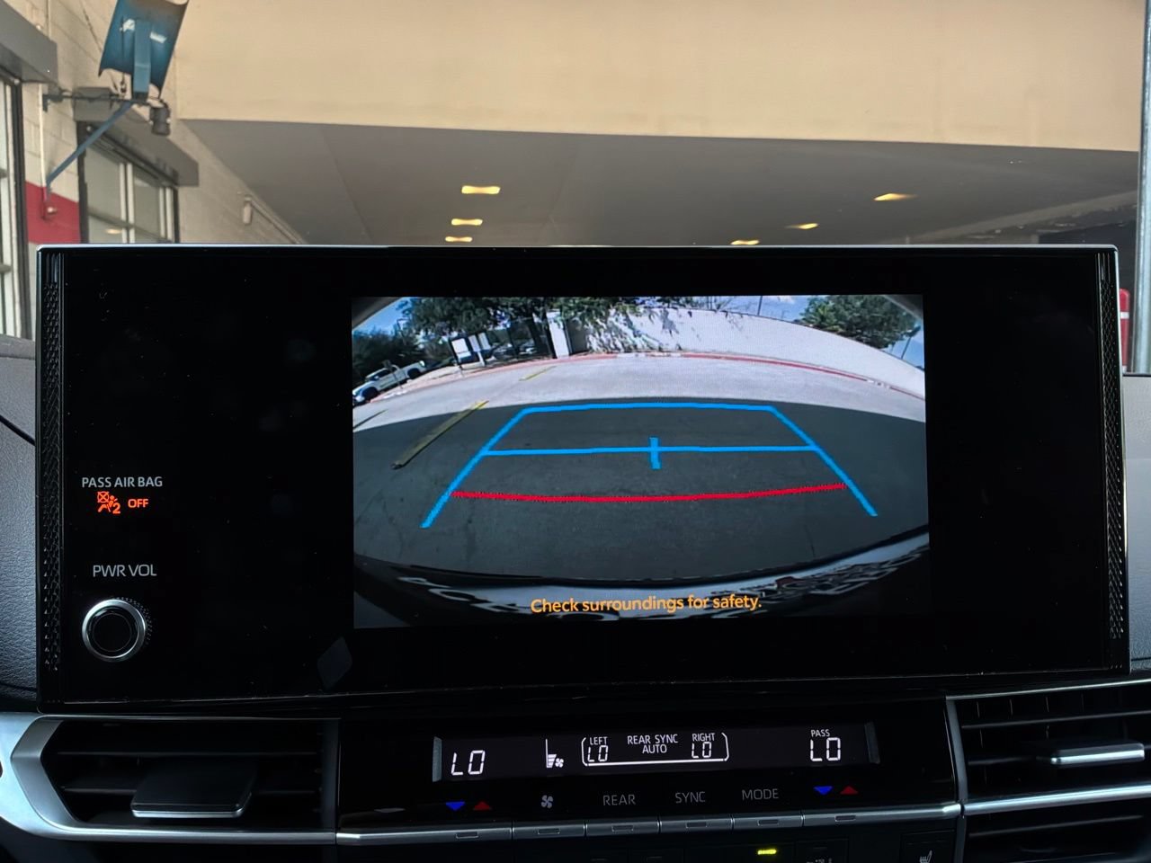 Used 2025 Toyota Sienna XLE FWD image 38