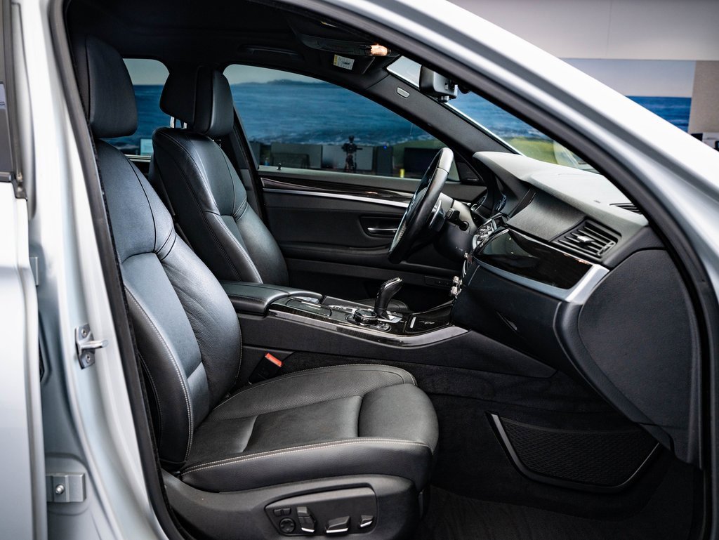 Used 2014 BMW 550i xDrive Sedan image 26