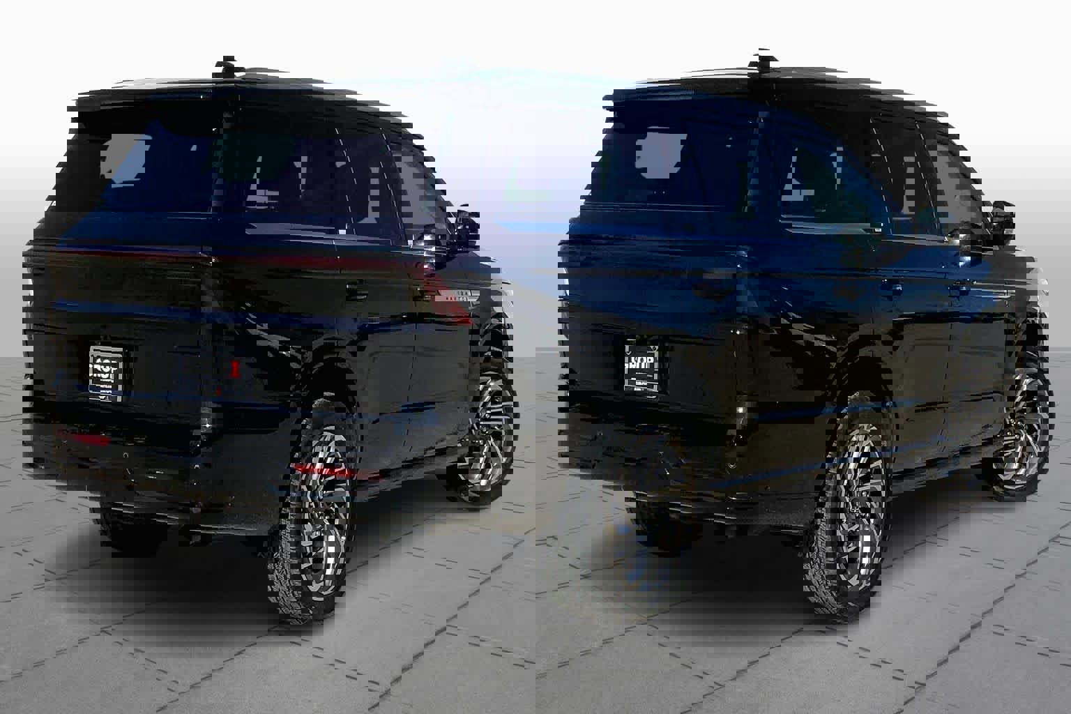 Used 2025 Lincoln Navigator Reserve AWD/4WD image 13