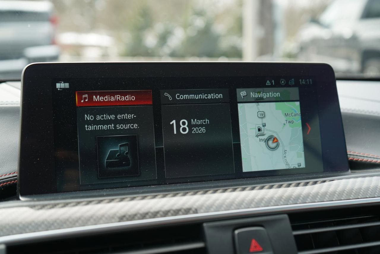 Used 2020 BMW M4 Convertible w/ Executive Package image 33