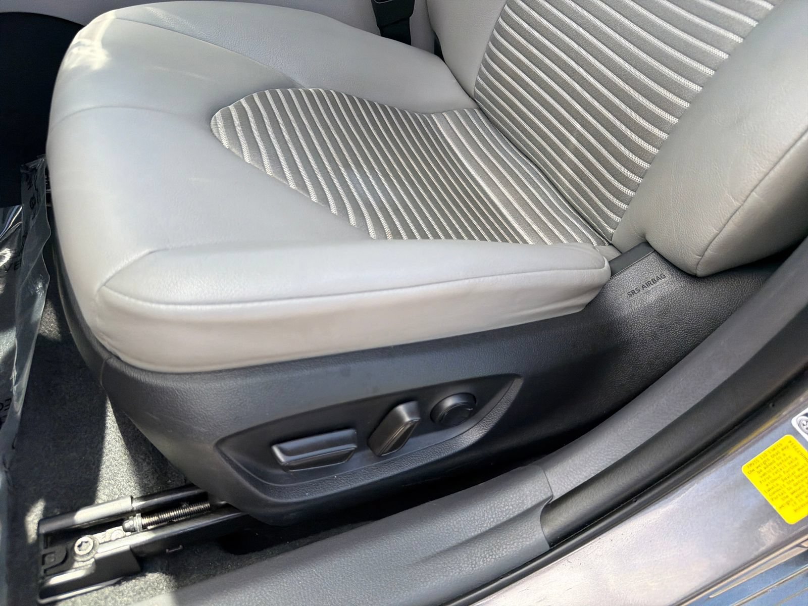 Used 2022 Toyota Camry SE w/ Convenience Package FWD image 32