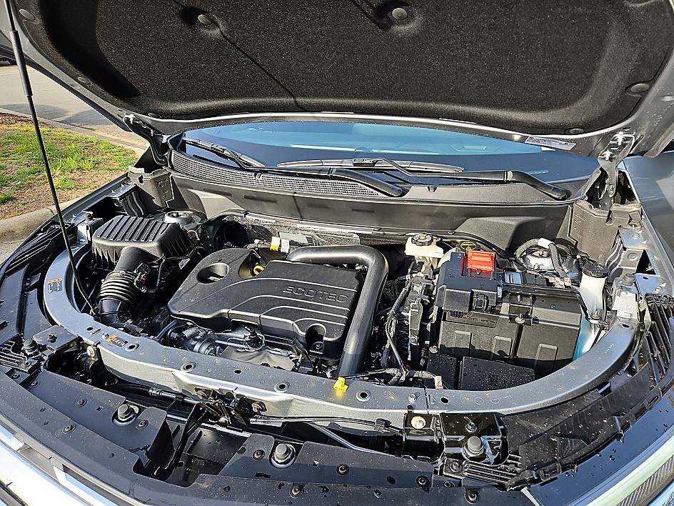 New 2026 Chevrolet Equinox LT w/ LPO, Floor Liner Package FWD image 21