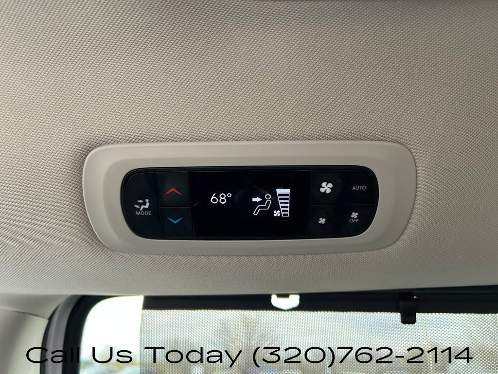 Used 2024 Chrysler Pacifica Touring-L FWD image 40