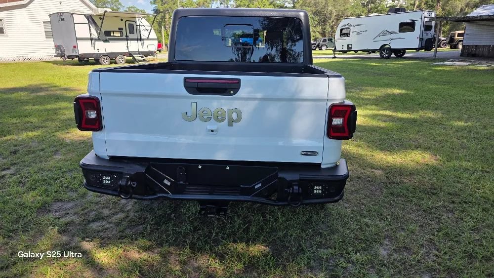 Used 2021 Jeep Gladiator Overland w/ Safety Group AWD/4WD image 5