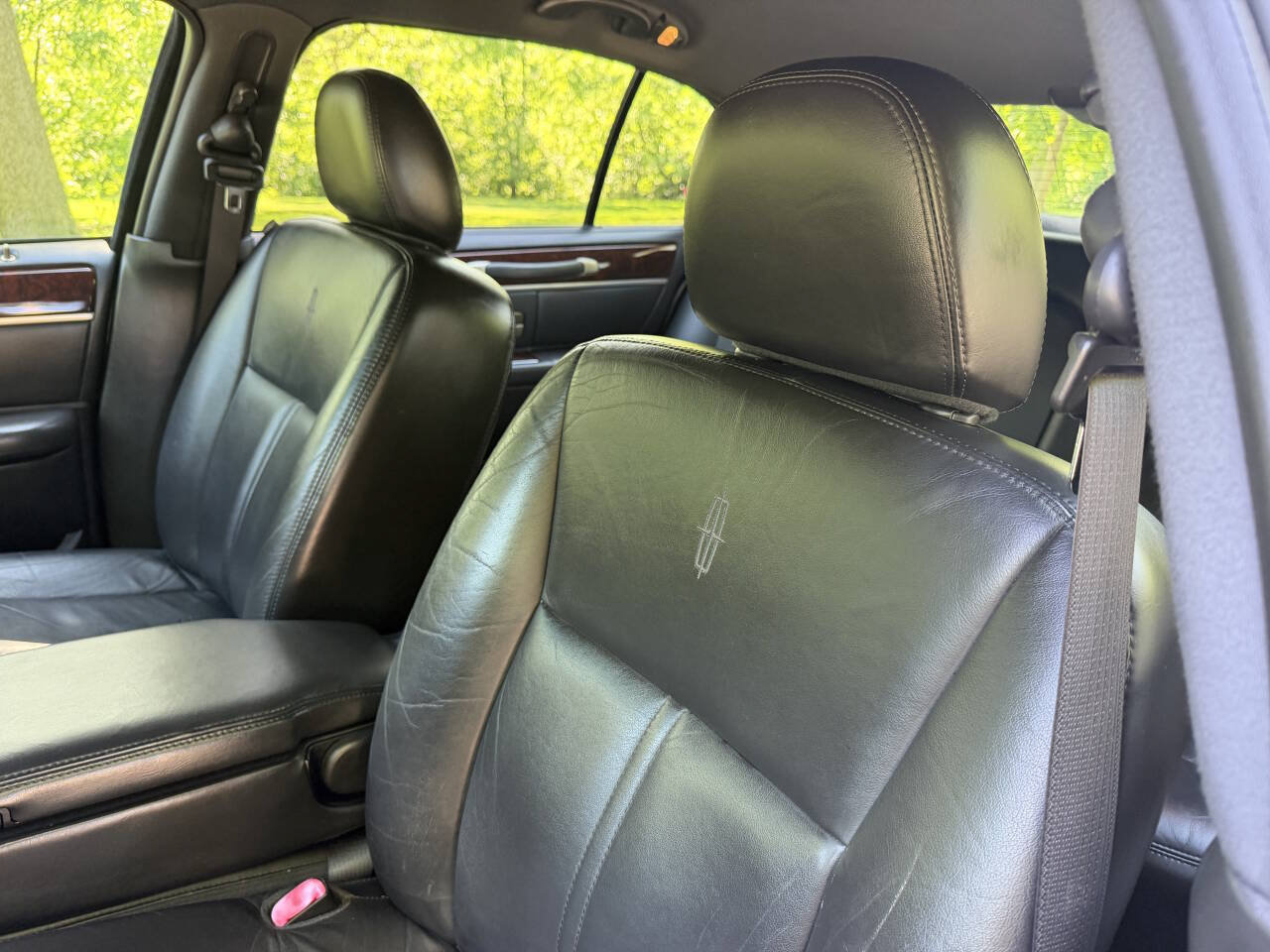 Used 2006 Lincoln Town Car Signature L RWD image 8