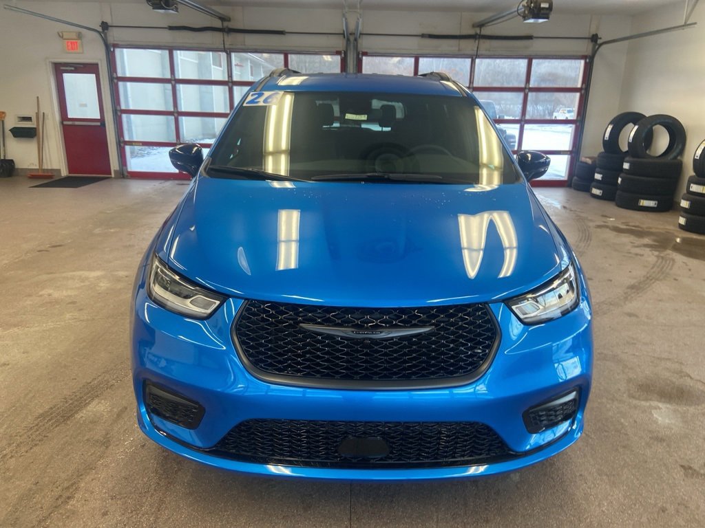 New 2026 Chrysler Pacifica Select image 2