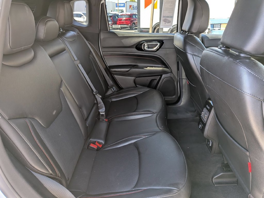 Used 2025 Jeep Compass Trailhawk AWD/4WD image 29