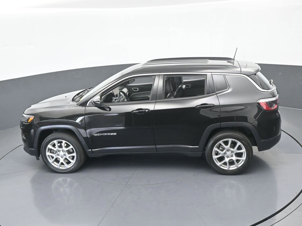 Used 2024 Jeep Compass Latitude image 42