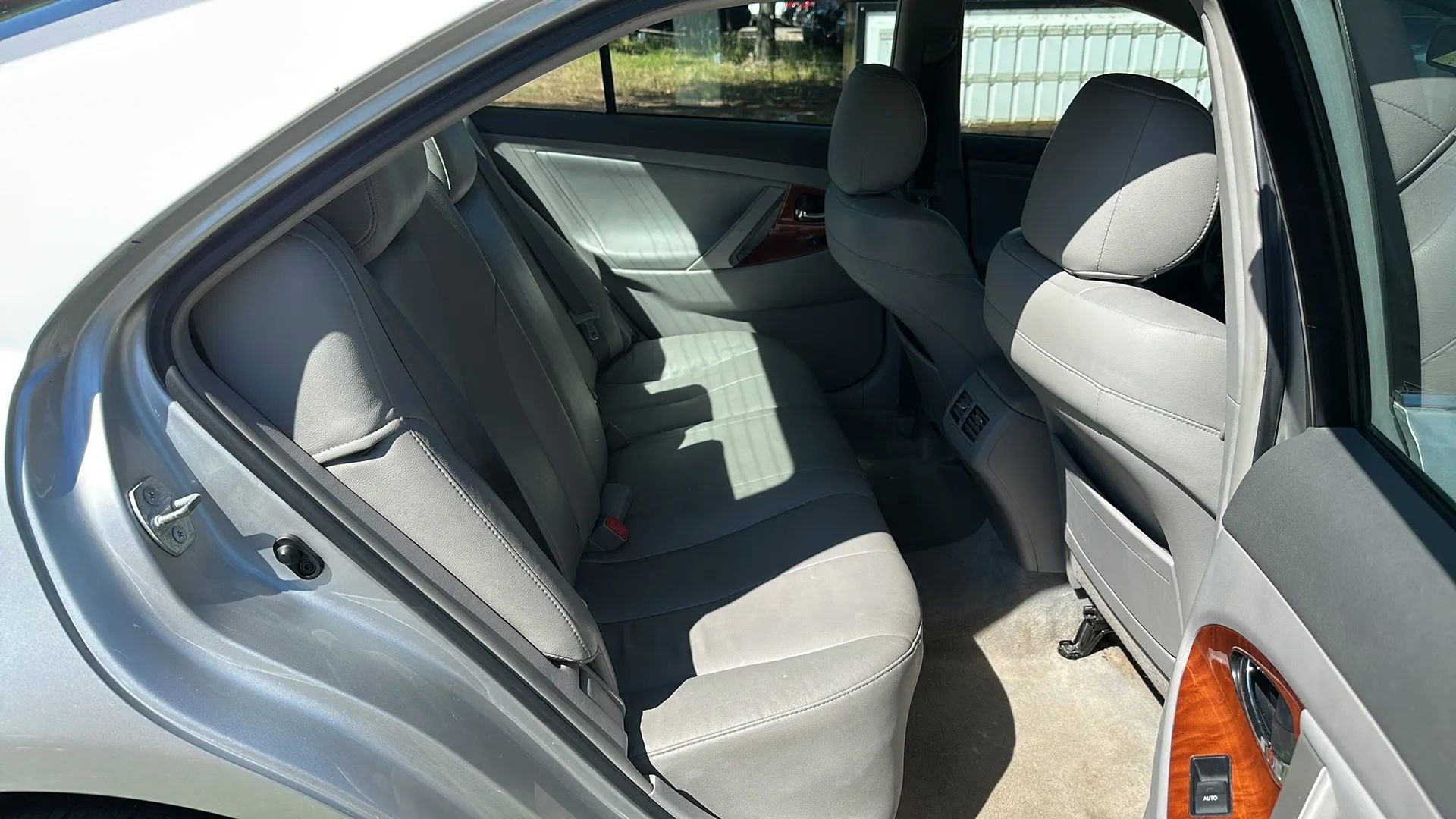 Used 2011 Toyota Camry XLE w/ SE/XLE Extra-Value Pkg FWD image 20