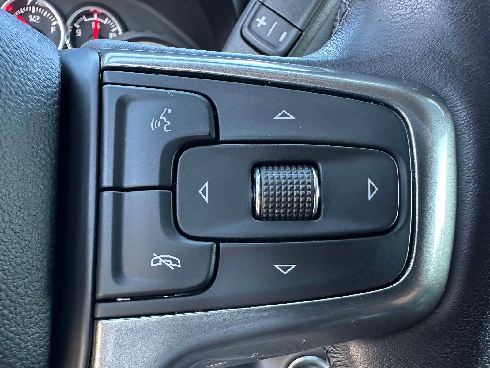 Used 2020 Chevrolet Silverado 1500 RST AWD/4WD image 13