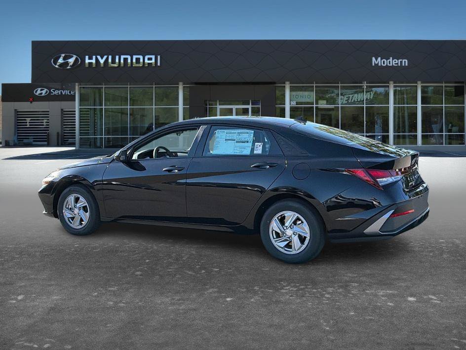 New 2026 Hyundai Elantra SE FWD image 4
