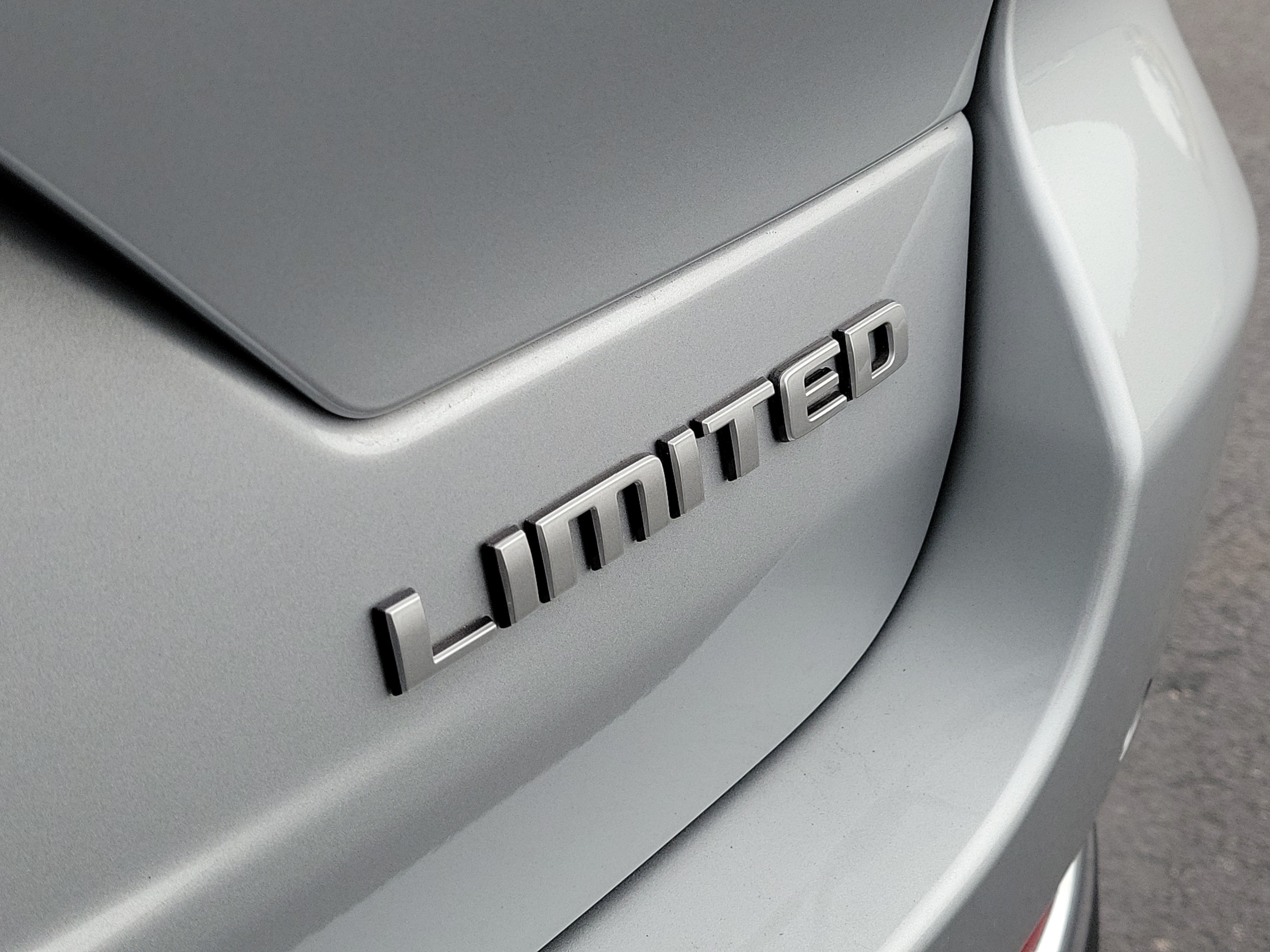 Used 2025 Jeep Grand Cherokee Limited RWD image 5