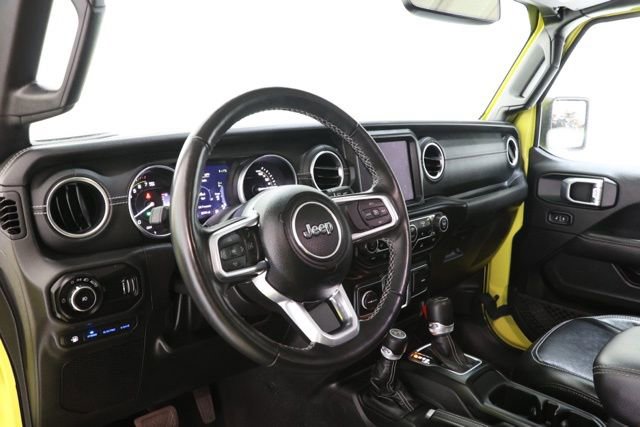 Used 2023 Jeep Wrangler Unlimited Sahara w/ Cold Weather Group AWD/4WD image 17