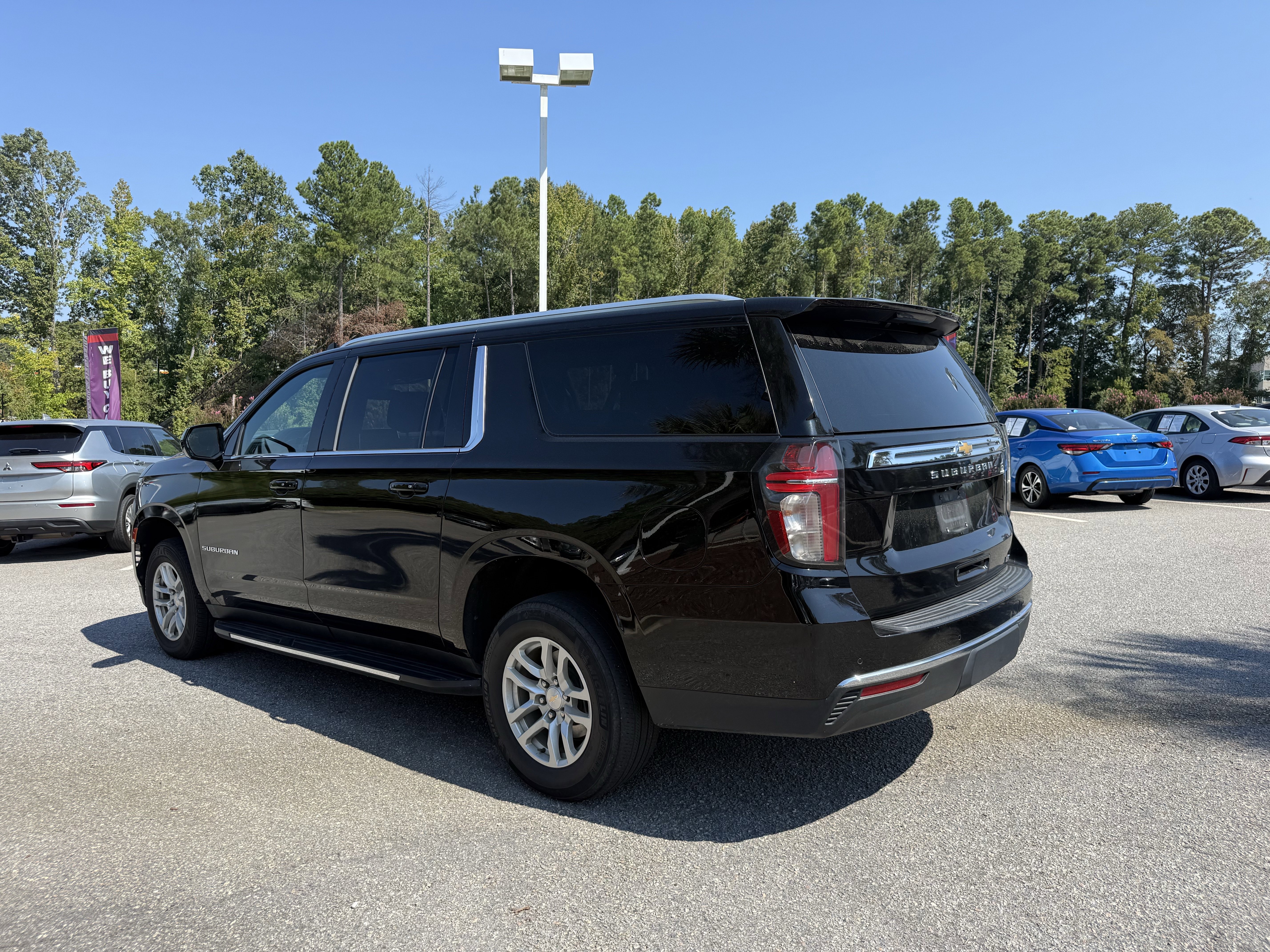 Used 2023 Chevrolet Suburban LT image 5