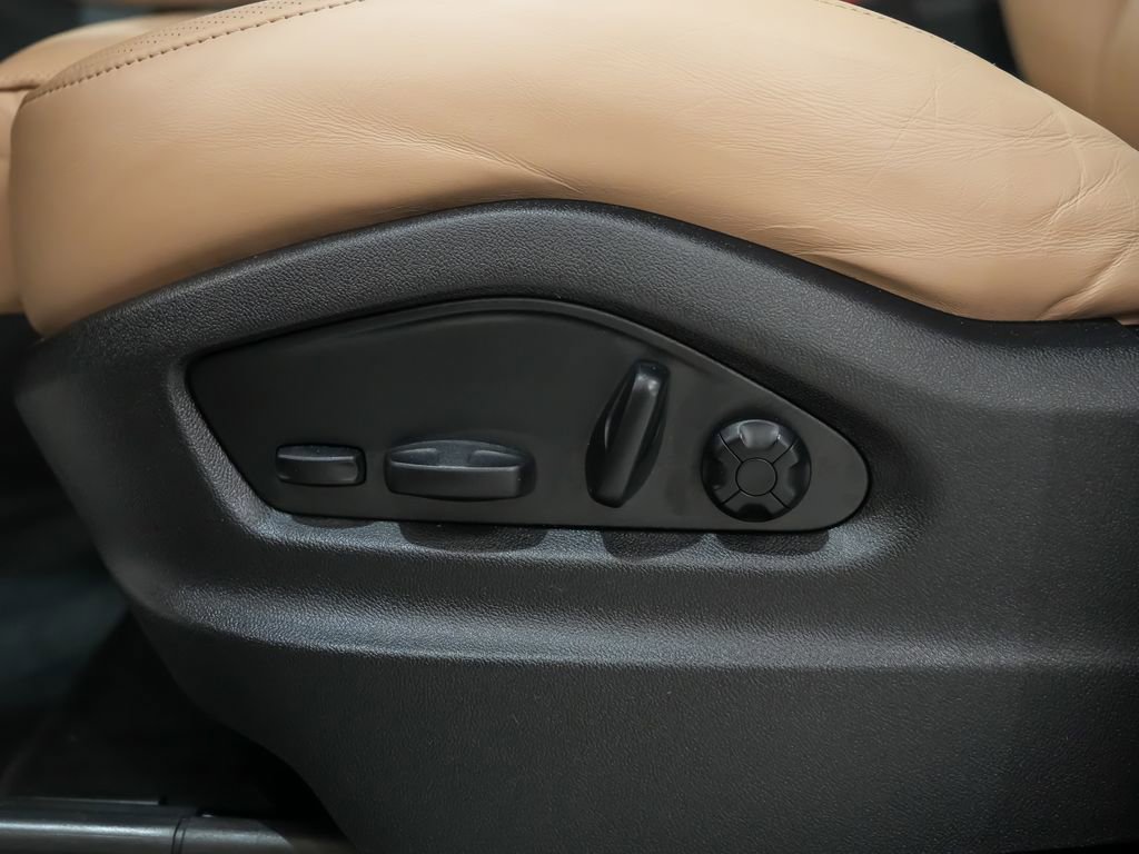 Certified 2024 Porsche Cayenne Coupe AWD/4WD image 24