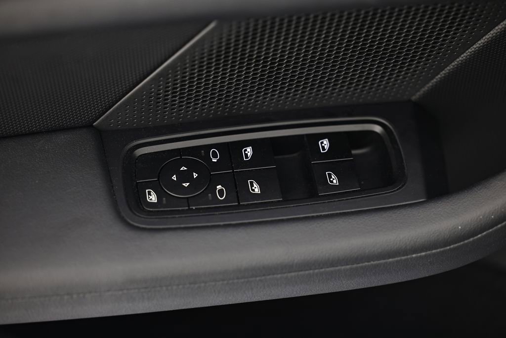Certified 2022 Porsche Taycan image 21