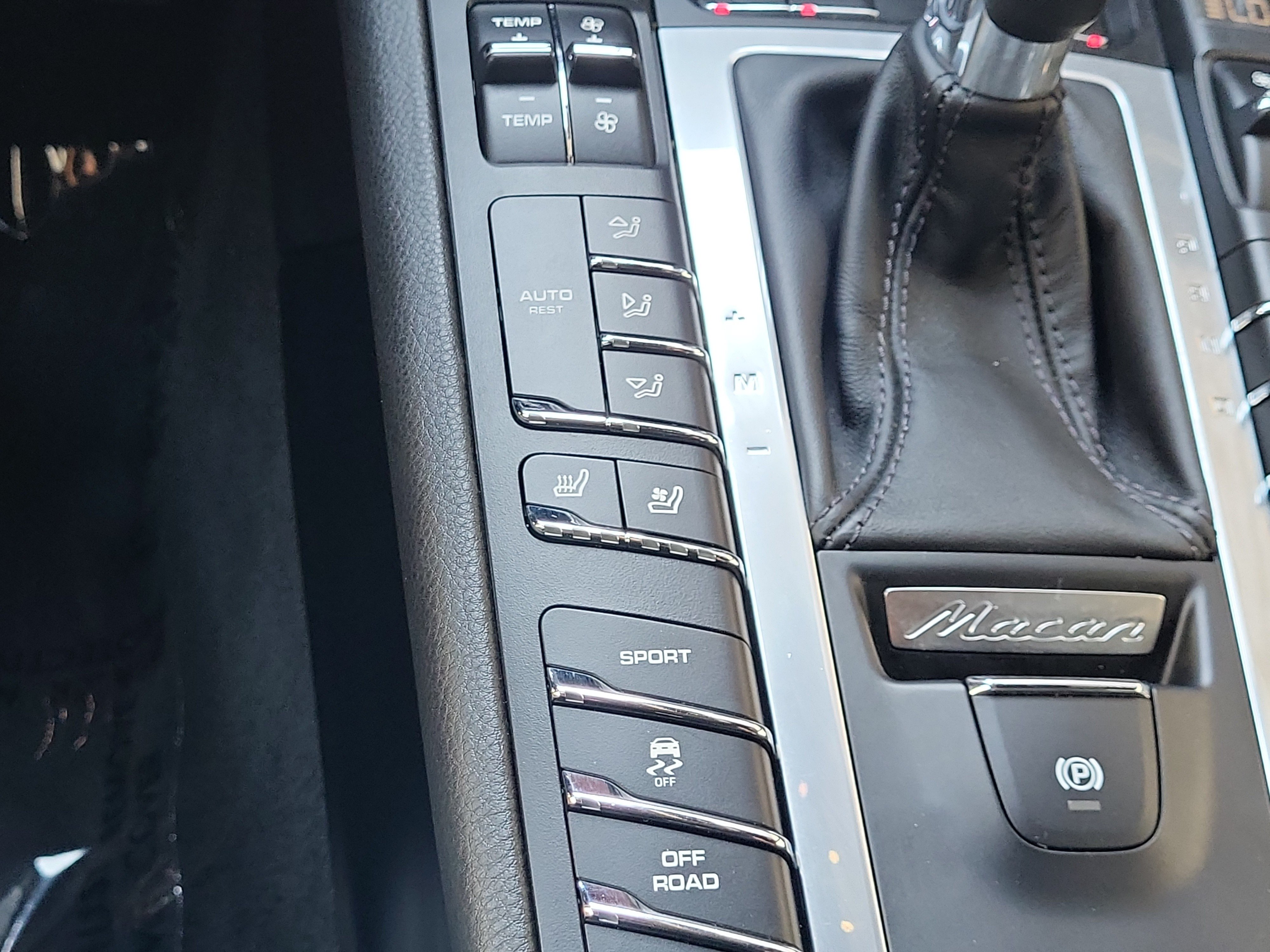 Certified 2019 Porsche Macan S AWD/4WD image 39