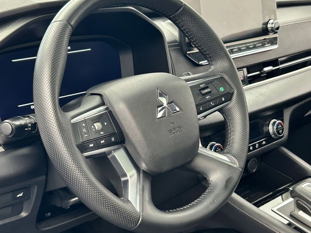Used 2024 Mitsubishi Outlander SE FWD image 16