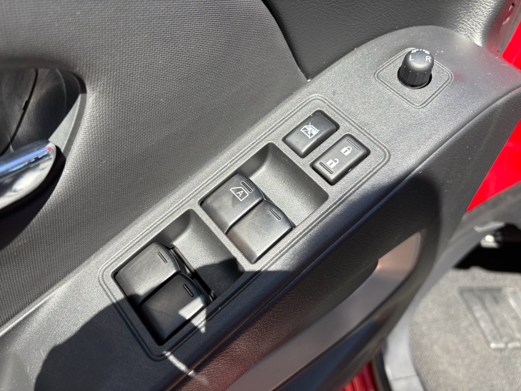 Used 2022 Nissan Frontier SV image 11