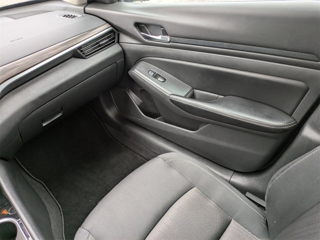 Used 2024 Nissan Altima 2.5 SV image 16