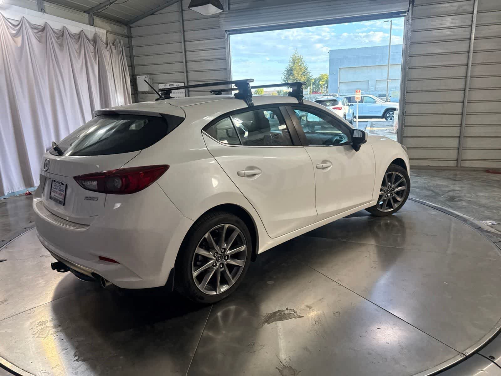 Used 2018 MAZDA MAZDA3 Touring FWD image 4