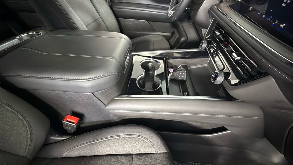 Certified 2025 Chevrolet Suburban LS image 40