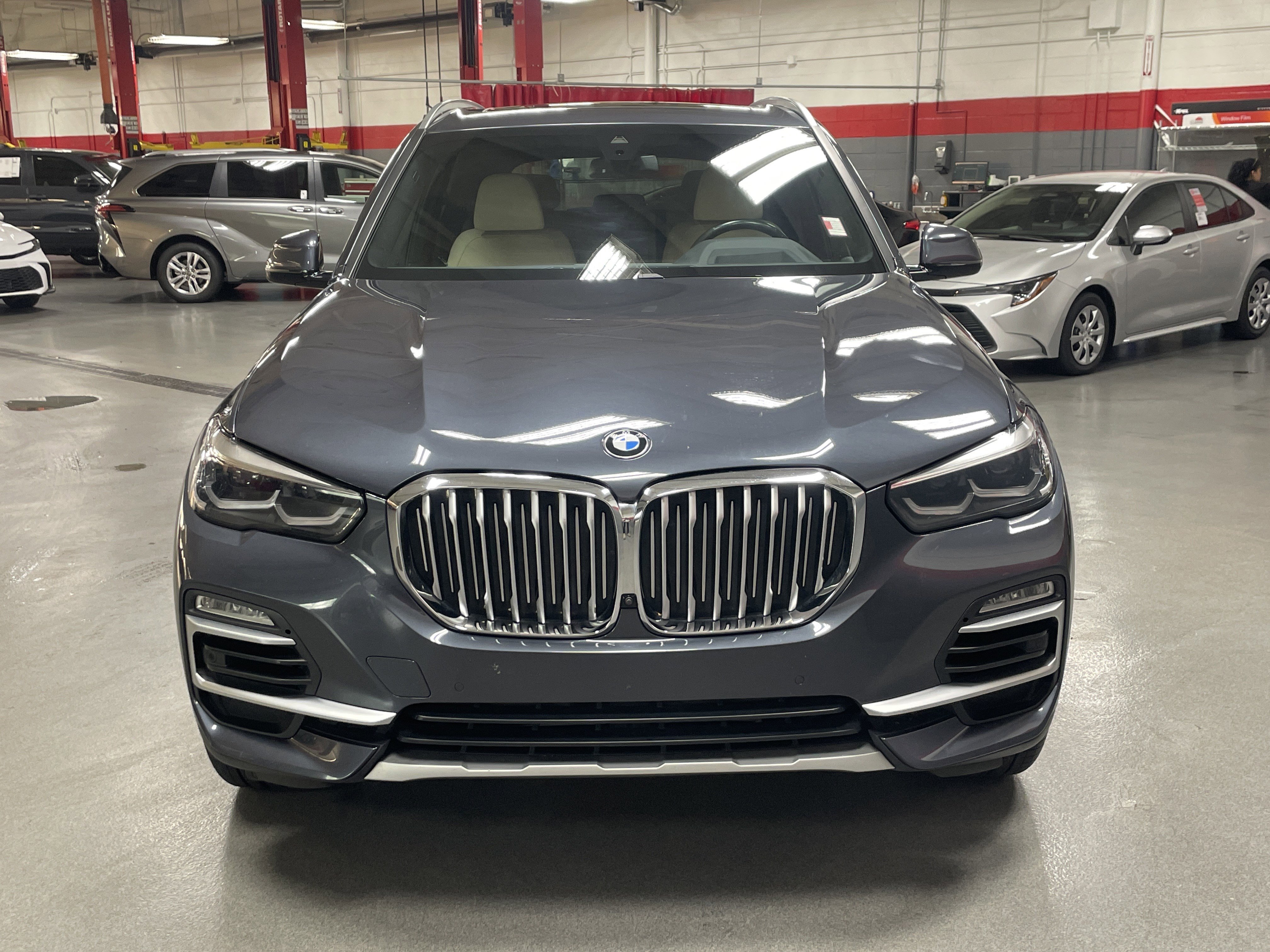 Used 2021 BMW X5 xDrive40i w/ Premium Package AWD/4WD image 3