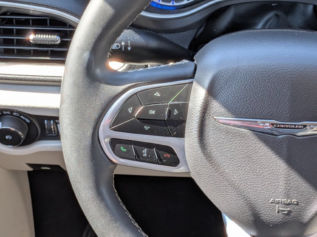 Used 2024 Chrysler Pacifica Touring-L FWD image 17