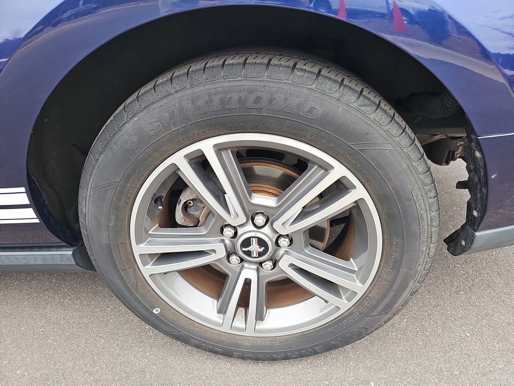 Used 2010 Ford Mustang Convertible image 33